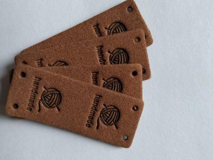 Koženkový štítek půlený Hand made klubko 5x2cm tmavě hnědy