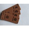 Koženkový štítek půlený Hand made klubko 5x2cm tmavě hnědy
